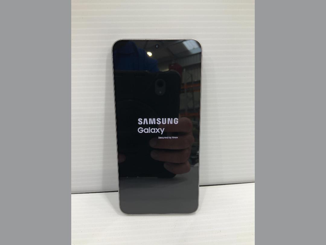 Photo '6' of Samsung Galaxy S25 FE - Navy - 128GB Photo '6' of Samsung Galaxy S25 FE - Navy - 128GB