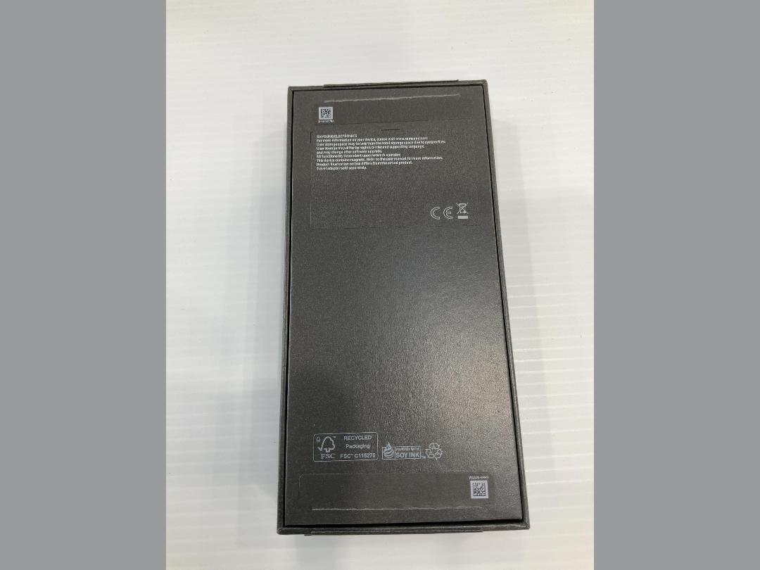 Photo '3' of Samsung Galaxy ZFlip7 FE - White - 128GB Photo '3' of Samsung Galaxy ZFlip7 FE - White - 128GB