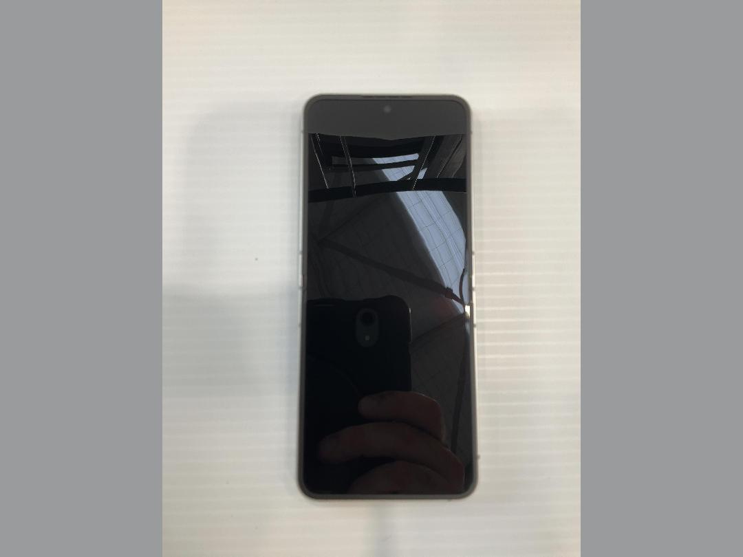 Photo '6' of Samsung Galaxy ZFlip7 FE - White - 128GB Photo '6' of Samsung Galaxy ZFlip7 FE - White - 128GB