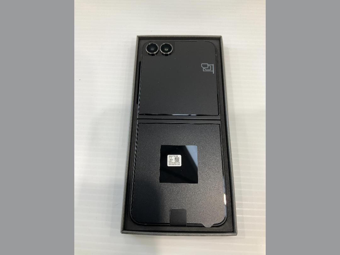 Photo '3' of Samsung Galaxy ZFlip7 FE - Black - 128GB