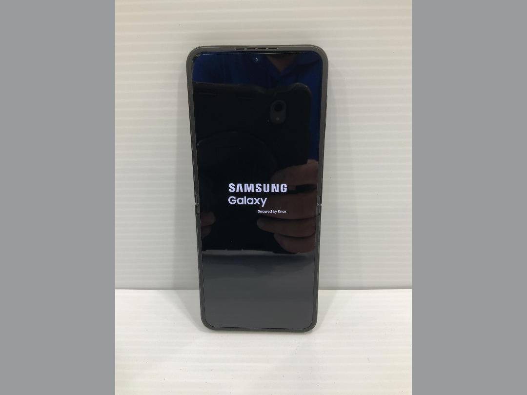 Photo '6' of Samsung Galaxy ZFlip7 FE - Black - 128GB