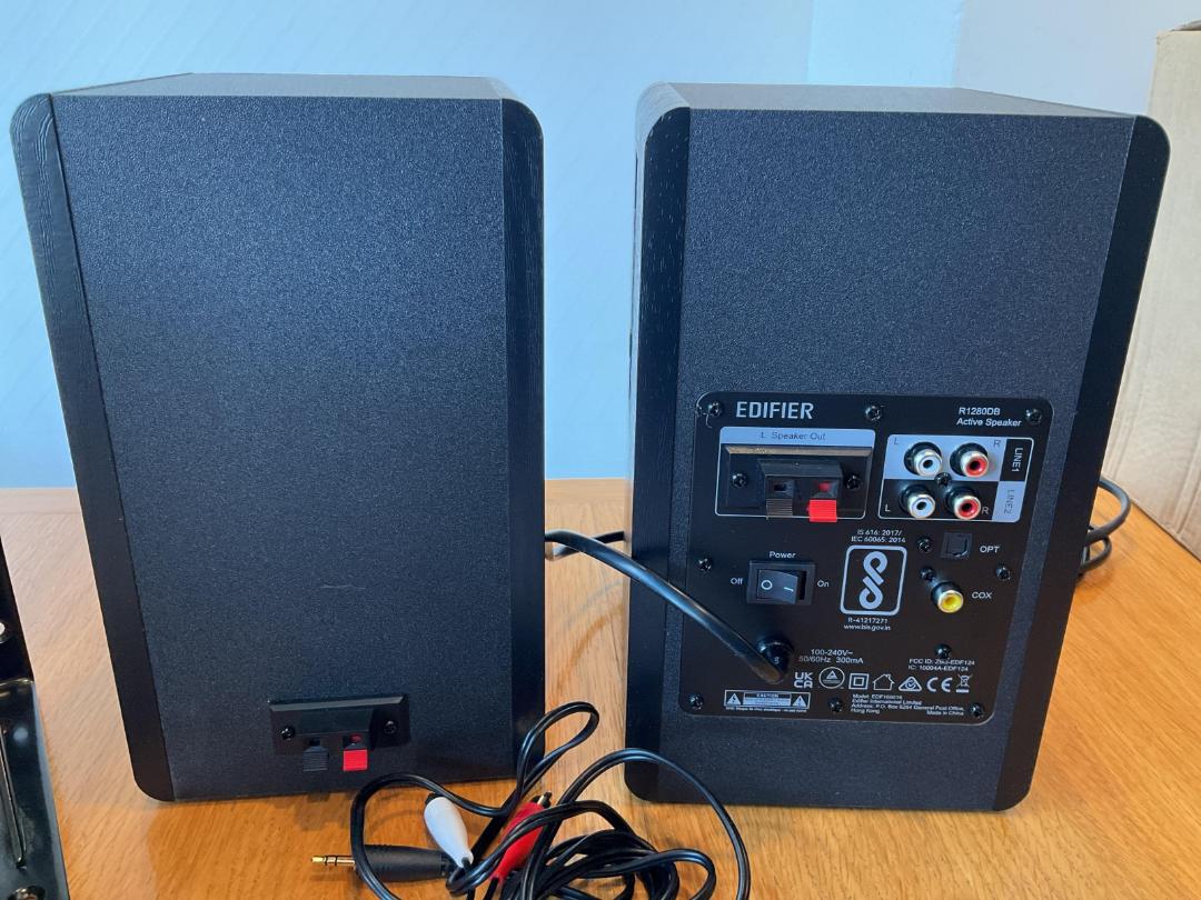 Photo '4' of Edifier active speakers