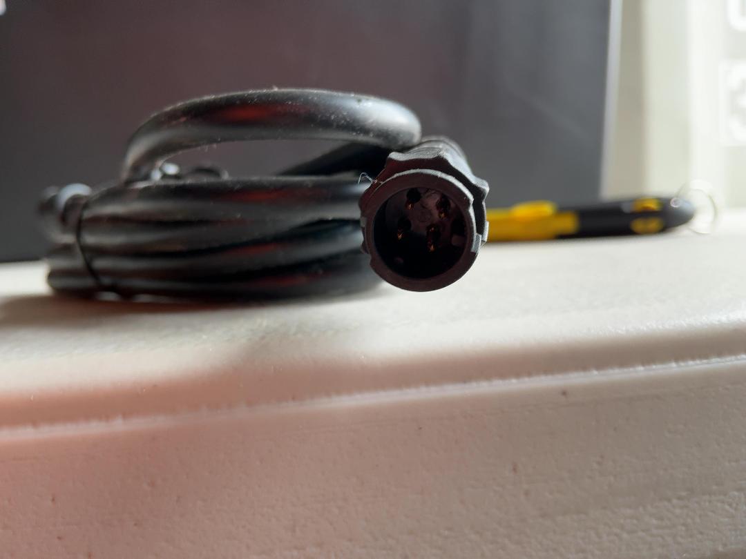 Photo '5' of Container of Cords