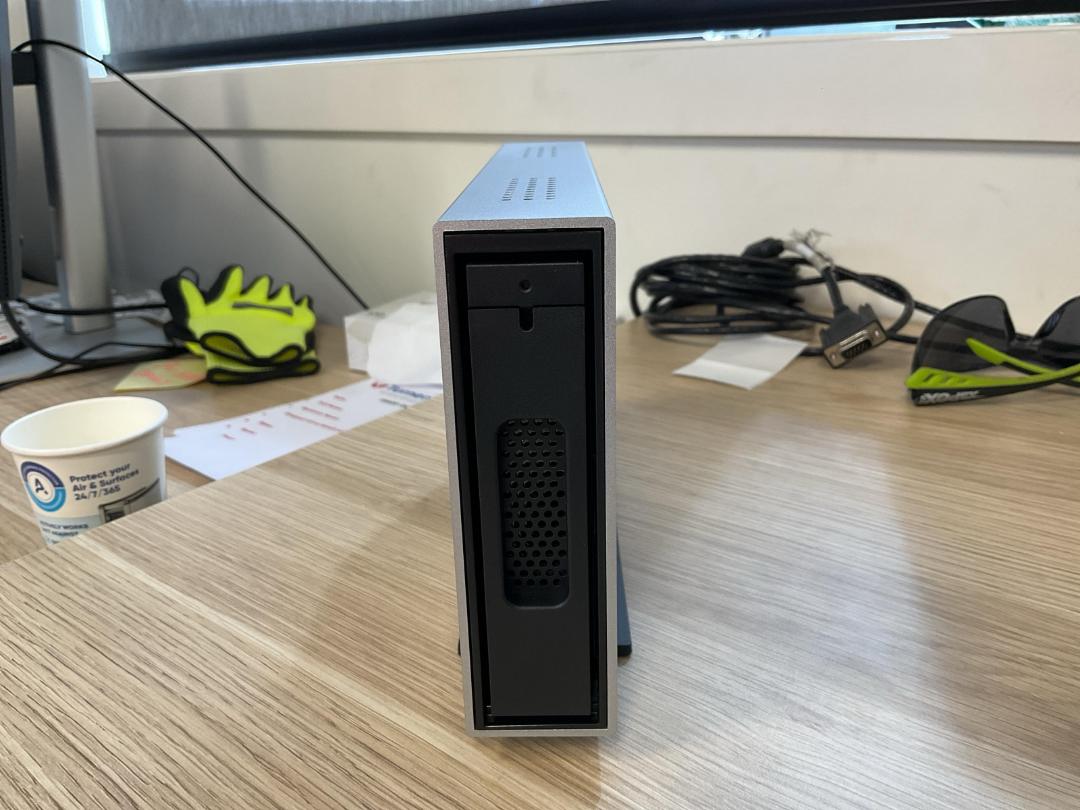 Photo '9' of Stardom iTank i310 Single Bay External Storage Enclosure with 2TB HDD