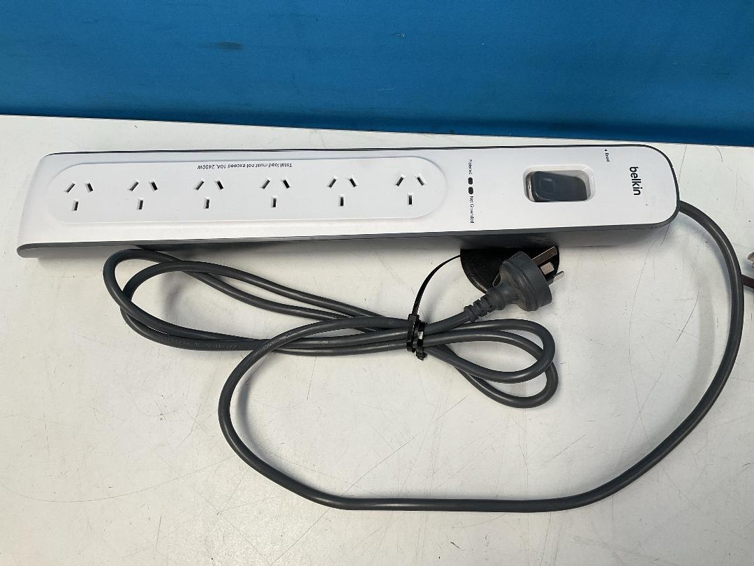 Photo '2' of 4x Belkin Adapters and 1x Elto Adapter