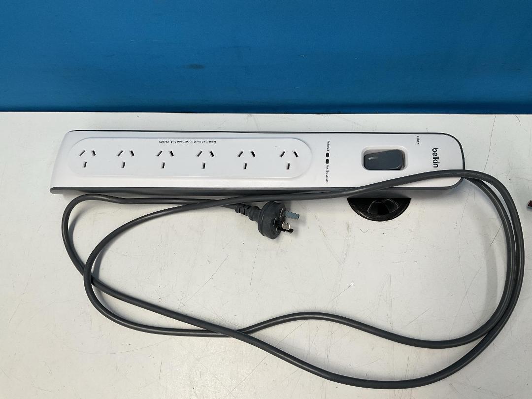 Photo '4' of 4x Belkin Adapters and 1x Elto Adapter