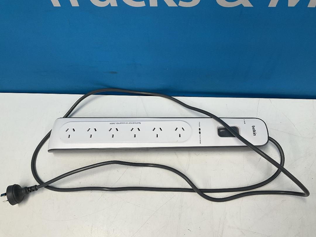 Photo '6' of 4x Belkin Adapters and 1x Elto Adapter