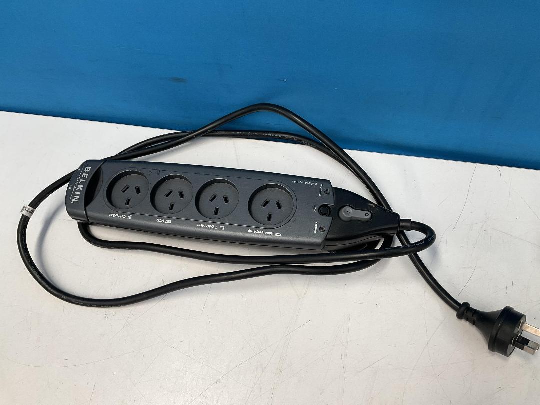 Photo '8' of 4x Belkin Adapters and 1x Elto Adapter