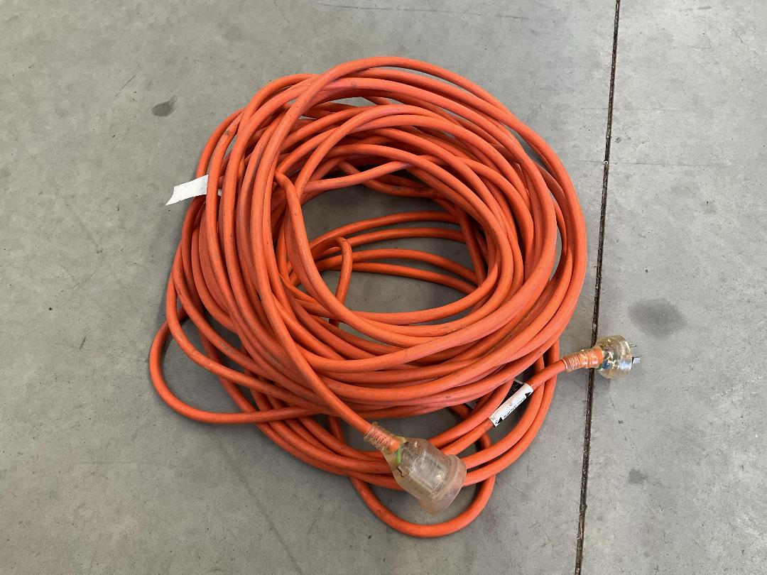 Photo '11' of 2x Extension Cords