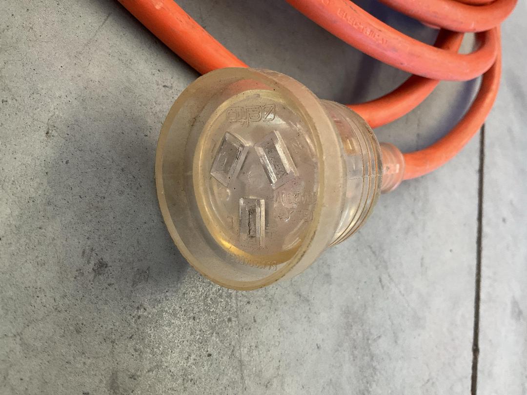 Photo '9' of 2x Extension Cords