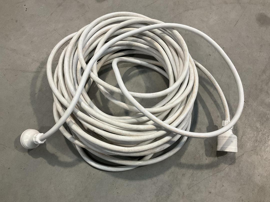 Photo '2' of 1x 15Amp Extension Cord and 1x Other Extension Cord