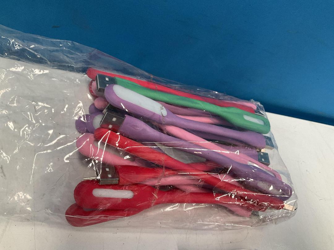 Photo '4' of 13x Mini Charging Cables, 21x USB Reading Lights and 1x Mini USB Fan *NEW*