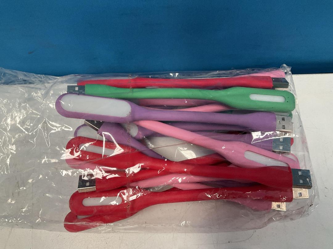 Photo '3' of 13x Mini Charging Cables, 21x USB Reading Lights and 1x Mini USB Fan *NEW*