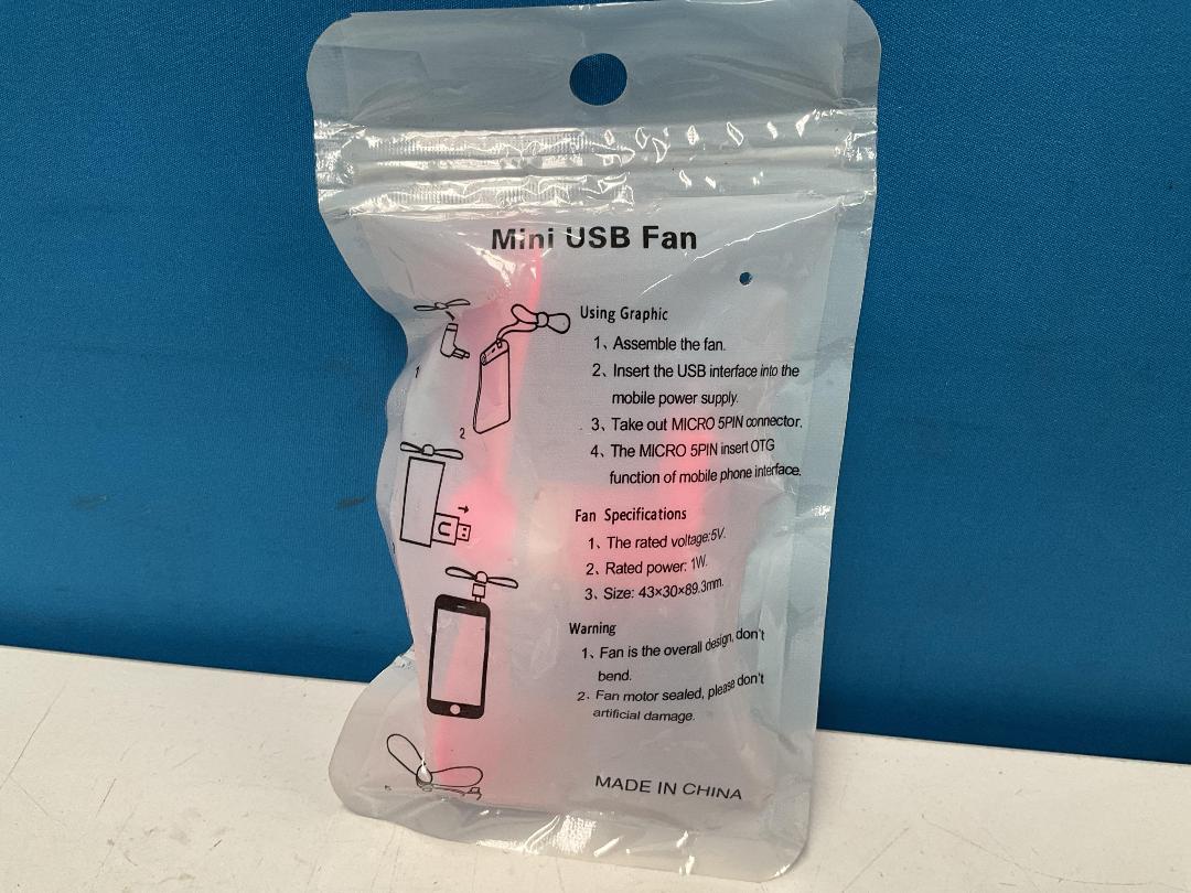 Photo '6' of 13x Mini Charging Cables, 21x USB Reading Lights and 1x Mini USB Fan *NEW*