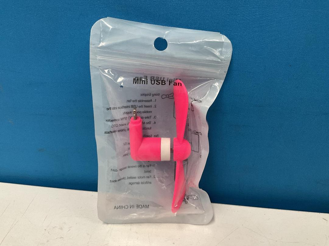 Photo '5' of 13x Mini Charging Cables, 21x USB Reading Lights and 1x Mini USB Fan *NEW*