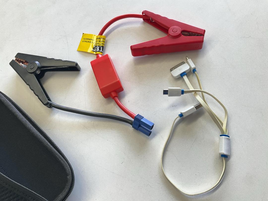 Photo '3' of Gulen - GL3 White 12V Portable Car Battery Jump Starter/ Power Bank Photo '3' of Gulen - GL3 White 12V Portable Car Battery Jump Starter/ Power Bank