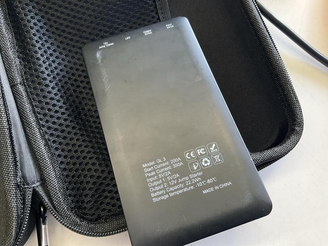 Photo '4' of Gulen - GL3 White 12V Portable Car Battery Jump Starter/ Power Bank Photo '4' of Gulen - GL3 White 12V Portable Car Battery Jump Starter/ Power Bank