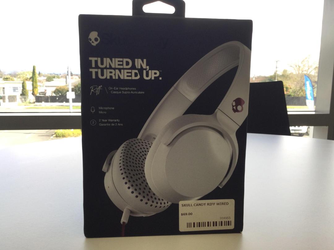 Photo '4' of Skull Candy over Ear Headphones - White Photo '4' of Skull Candy over Ear Headphones - White