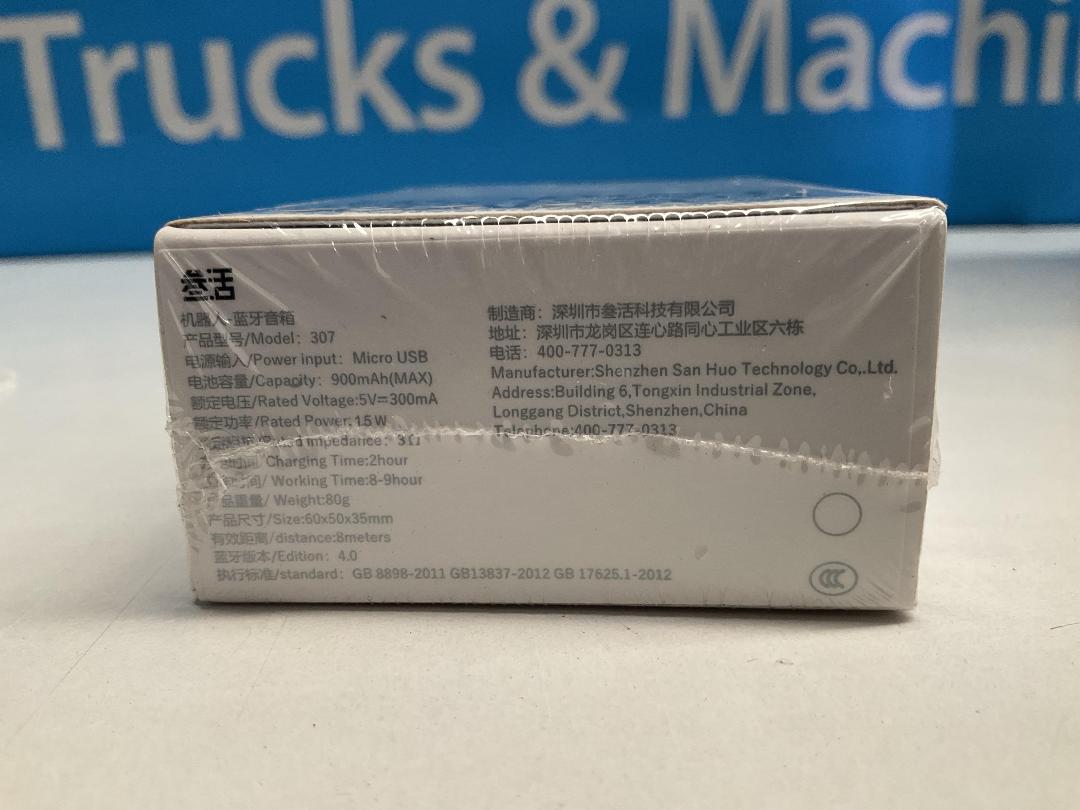 Photo '2' of Robot Bluetooth Speaker - White - Model 307 *NEW* Photo '2' of Robot Bluetooth Speaker - White - Model 307 *NEW*