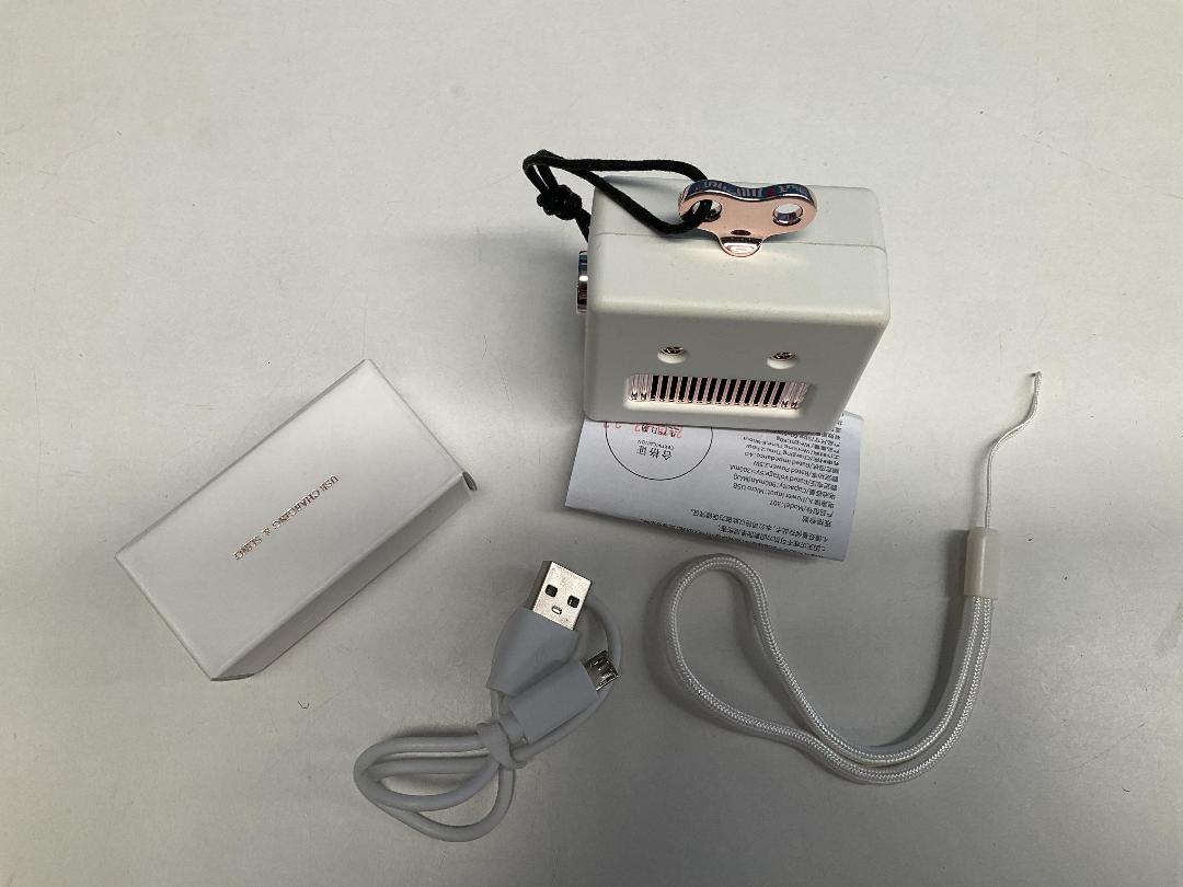 Photo '4' of Robot Bluetooth Speaker - White - Model 307 *NEW* Photo '4' of Robot Bluetooth Speaker - White - Model 307 *NEW*