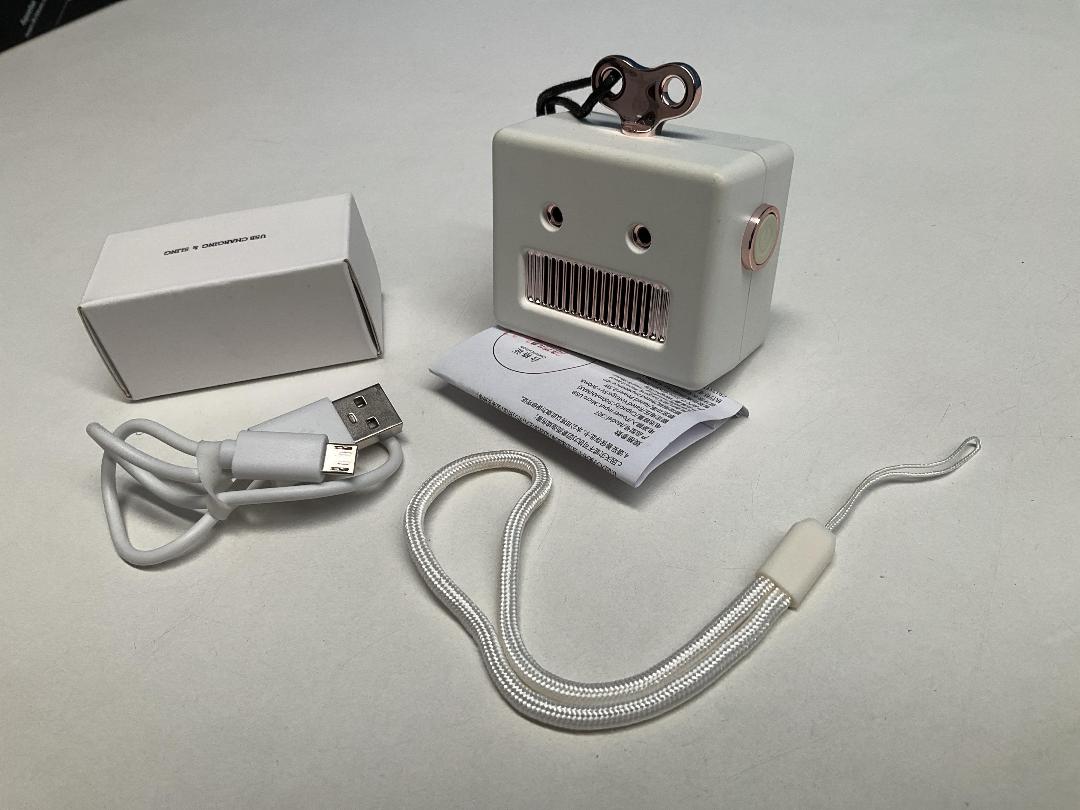 Photo '3' of Robot Bluetooth Speaker - White - Model 307 *NEW* Photo '3' of Robot Bluetooth Speaker - White - Model 307 *NEW*