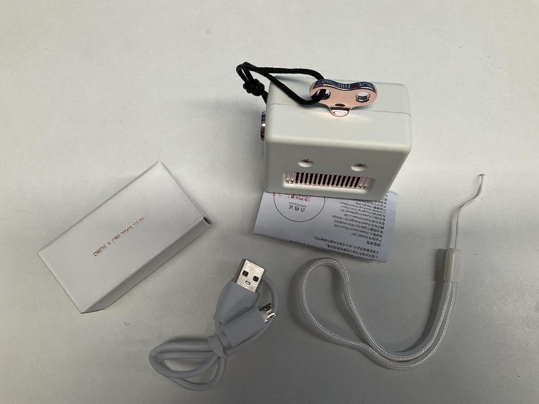 Photo '4' of Robot Bluetooth Speaker - White - Model 307 *NEW* Photo '4' of Robot Bluetooth Speaker - White - Model 307 *NEW*