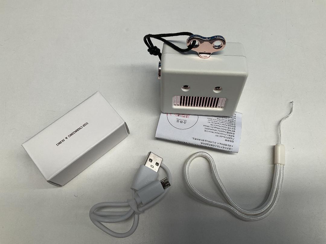 Photo '4' of Robot Bluetooth Speaker - White - Model 307 *NEW* Photo '4' of Robot Bluetooth Speaker - White - Model 307 *NEW*