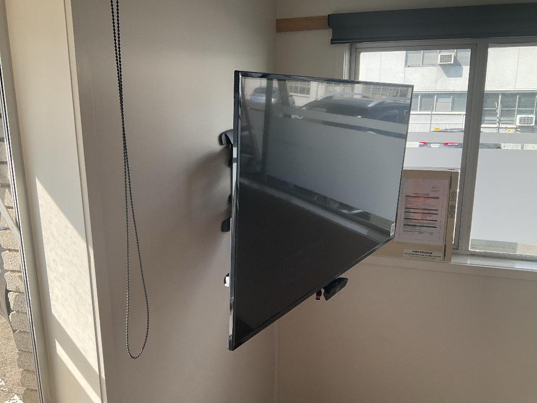 Photo '2' of 42 inch Veon T.V Photo '2' of 42 inch Veon T.V