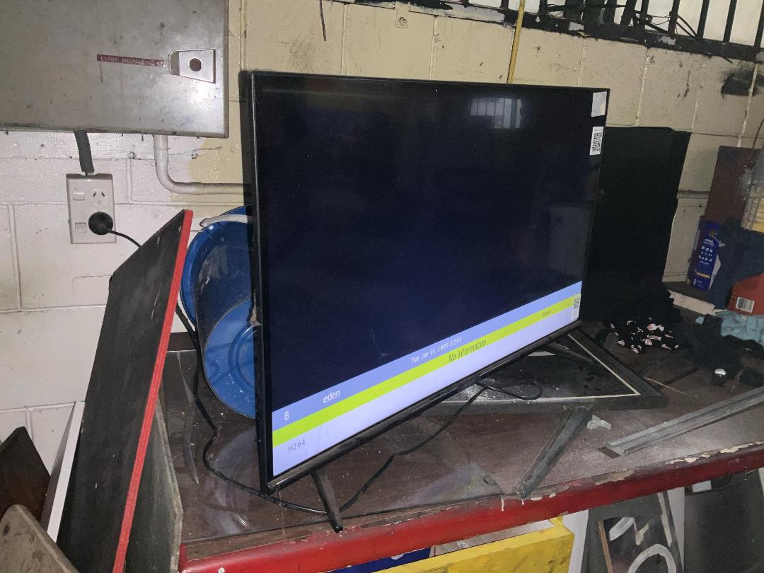 Photo '2' of Veon 32inch T.V Photo '2' of Veon 32inch T.V