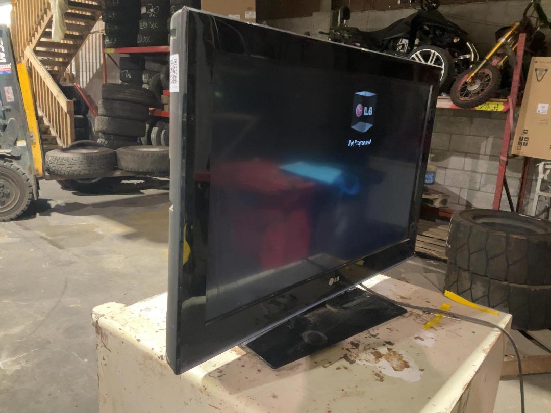 Photo '2' of LG 32" Full HD LED TV