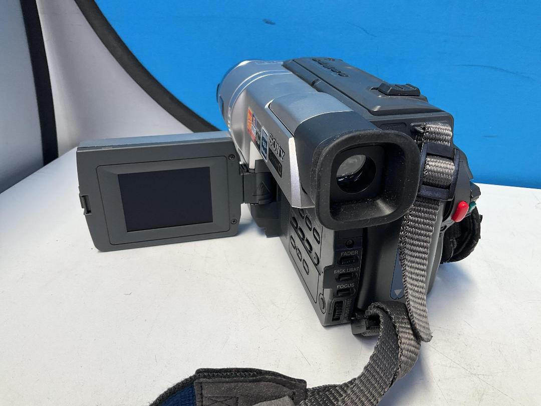 Photo '5' of Sony Handycam Vision Video Camera Recorder - Model CCD-TRV107E Photo '5' of Sony Handycam Vision Video Camera Recorder - Model CCD-TRV107E