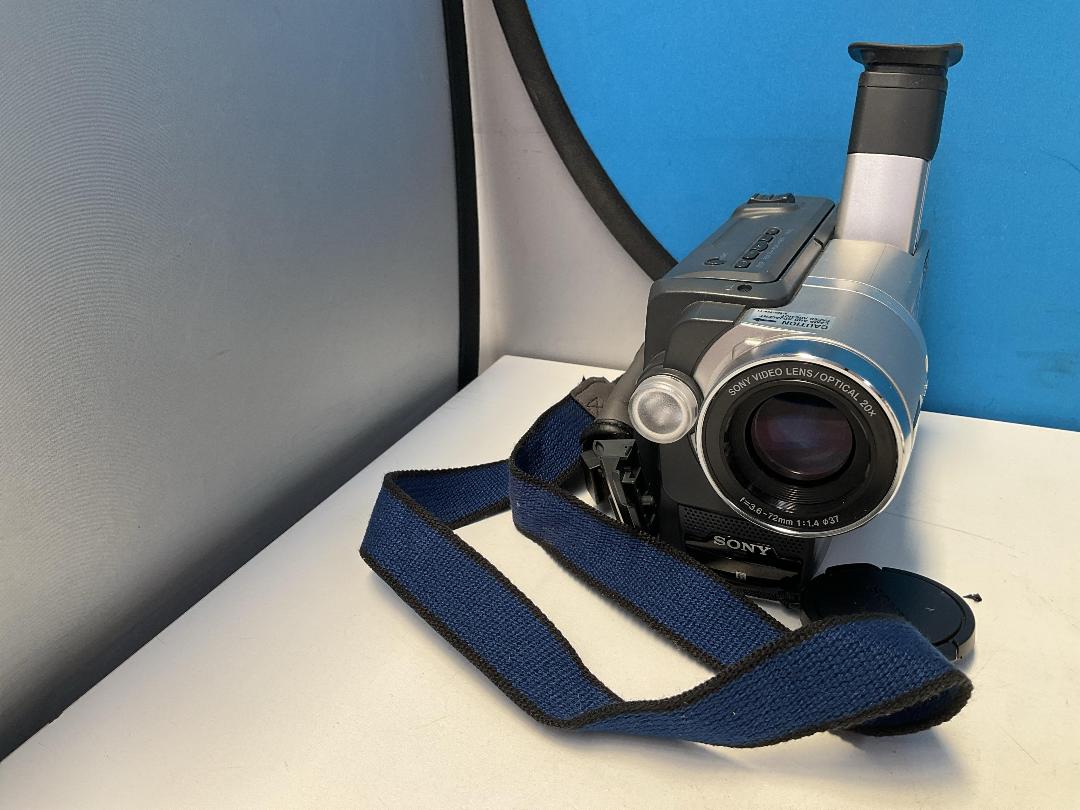 Photo '7' of Sony Handycam Vision Video Camera Recorder - Model CCD-TRV107E Photo '7' of Sony Handycam Vision Video Camera Recorder - Model CCD-TRV107E