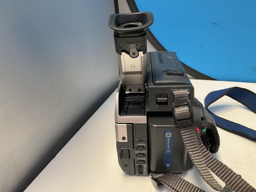 Photo '12' of Sony Handycam Vision Video Camera Recorder - Model CCD-TRV107E Photo '12' of Sony Handycam Vision Video Camera Recorder - Model CCD-TRV107E