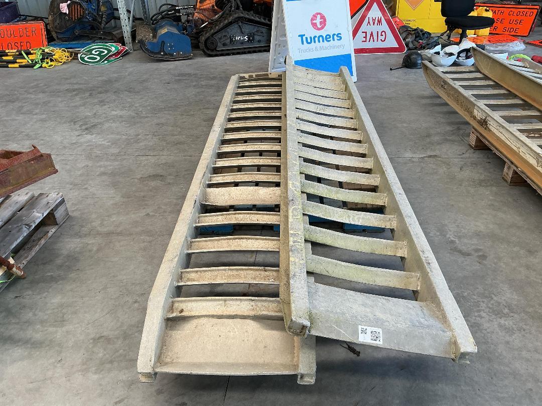 Photo '5' of Aluminium Pair of Ramps 4500kg Photo '5' of Aluminium Pair of Ramps 4500kg
