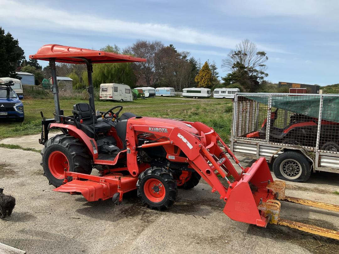 Photo '2' of Kubota b3150 Tractor Photo '2' of Kubota b3150 Tractor