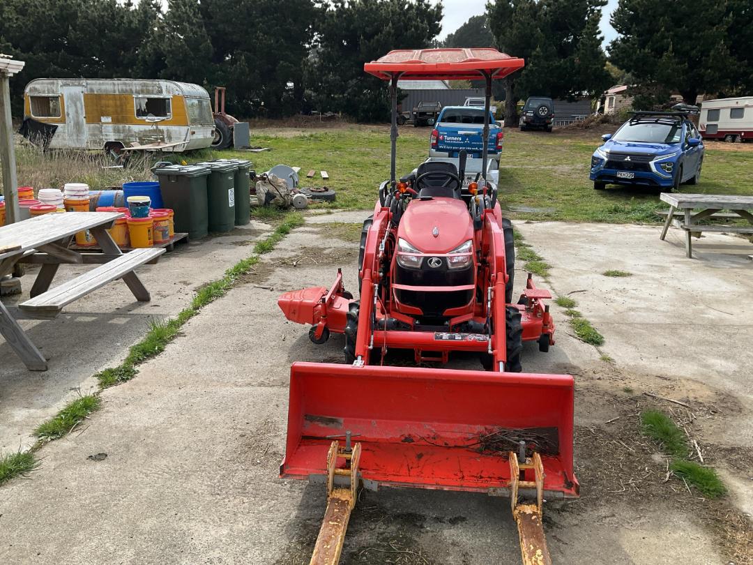 Photo '9' of Kubota b3150 Tractor Photo '9' of Kubota b3150 Tractor