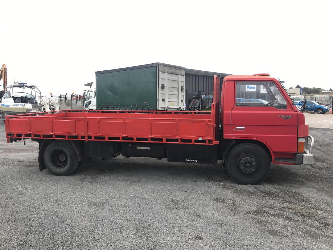 Photo '4' of Ford Trader Flatdeck Photo '4' of Ford Trader Flatdeck