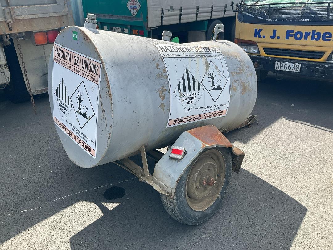 Photo '4' of Fuel Tank Trailer Tanker - Single Photo '4' of Fuel Tank Trailer Tanker - Single