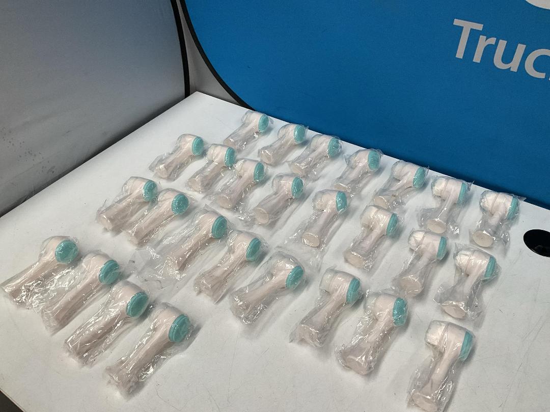 Photo '7' of 27x Face Cleansing / Exfoliating Brushes *NEW* Photo '7' of 27x Face Cleansing / Exfoliating Brushes *NEW*