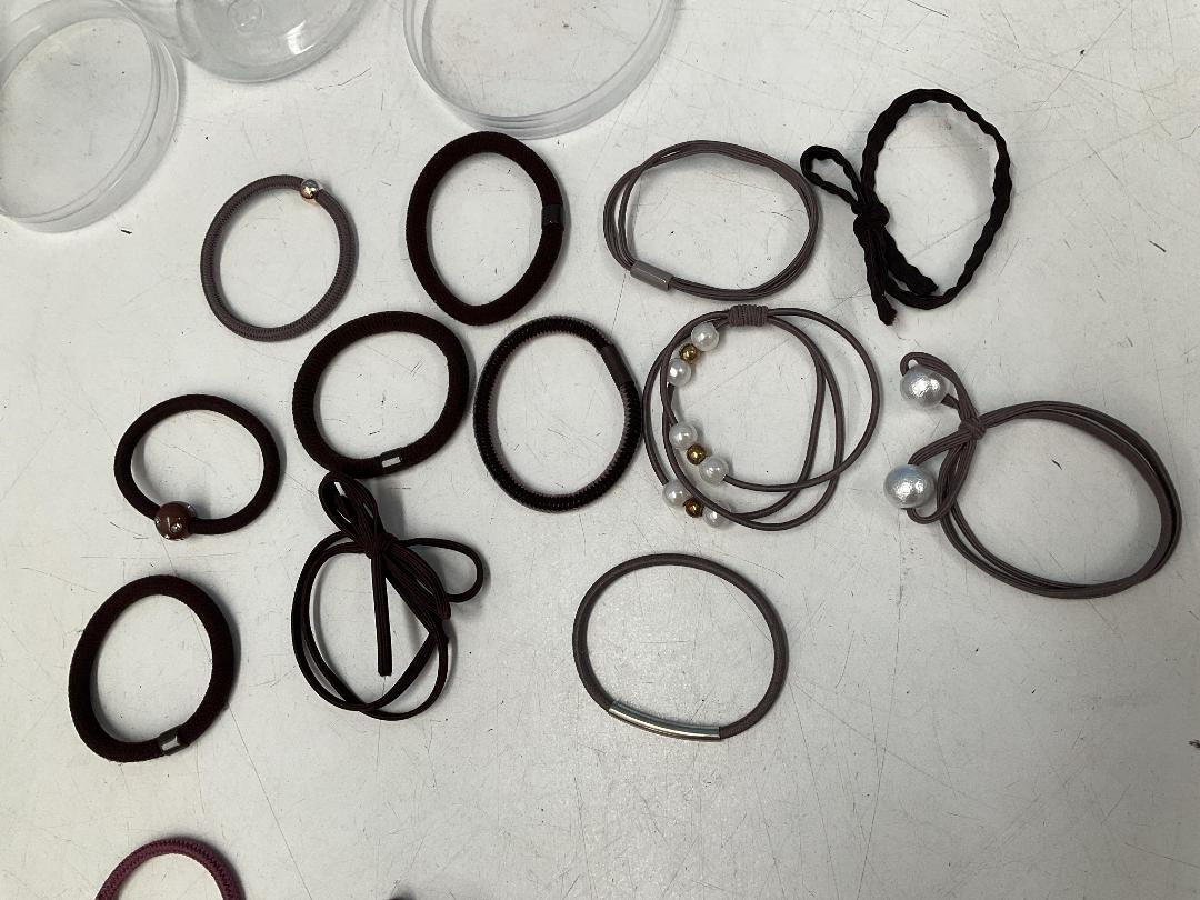 Photo '10' of 10x Small Round Containers with Hair Ties in Each Container *NEW*