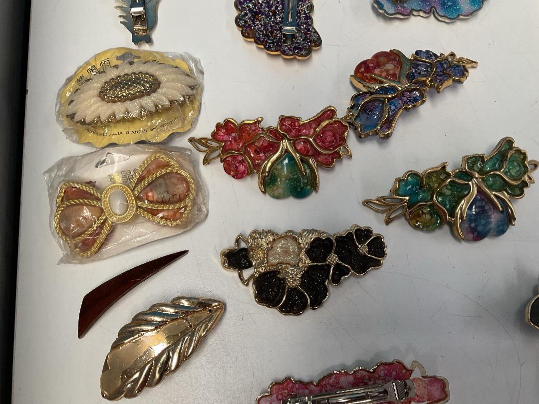 Photo '6' of Assortment of Hair Clips