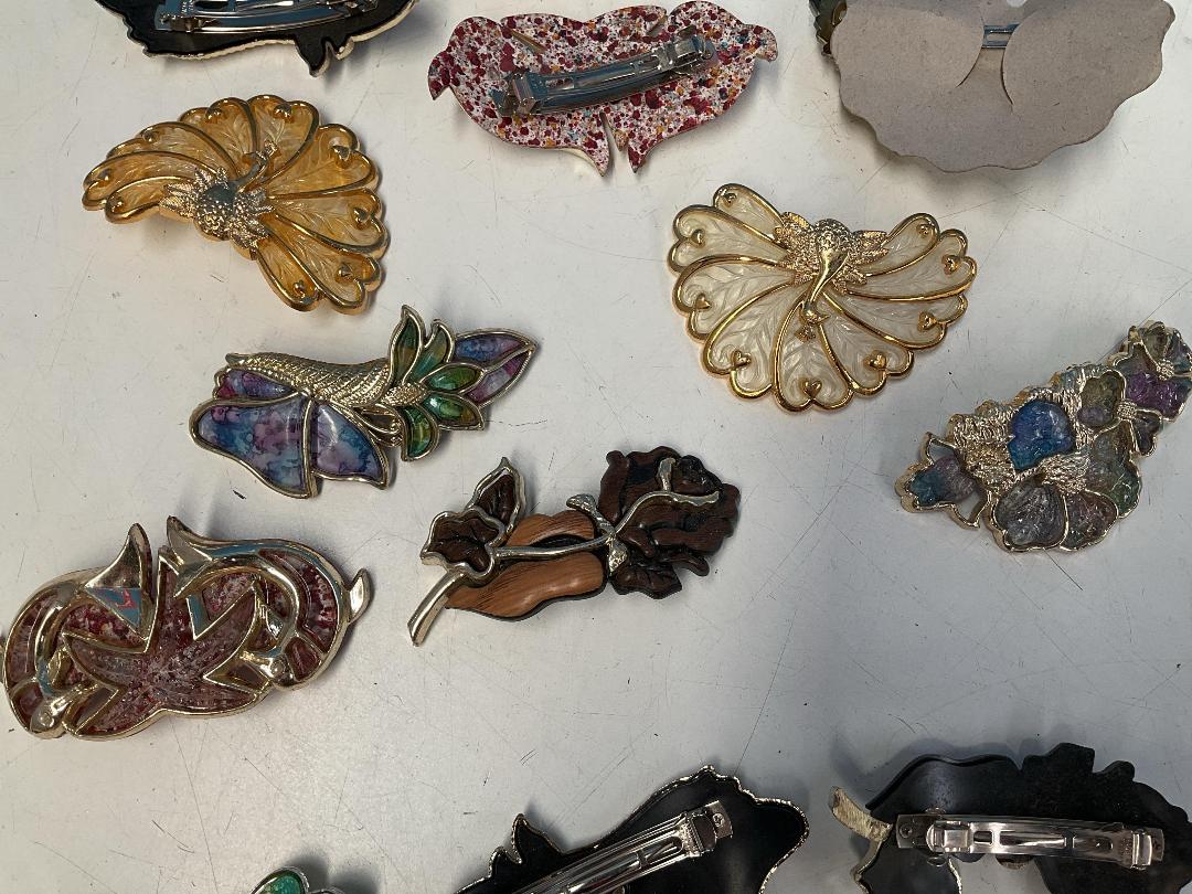 Photo '8' of Assortment of Hair Clips