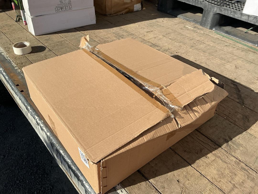 Photo '4' of Box of Temp & Humidity Readers Photo '4' of Box of Temp & Humidity Readers