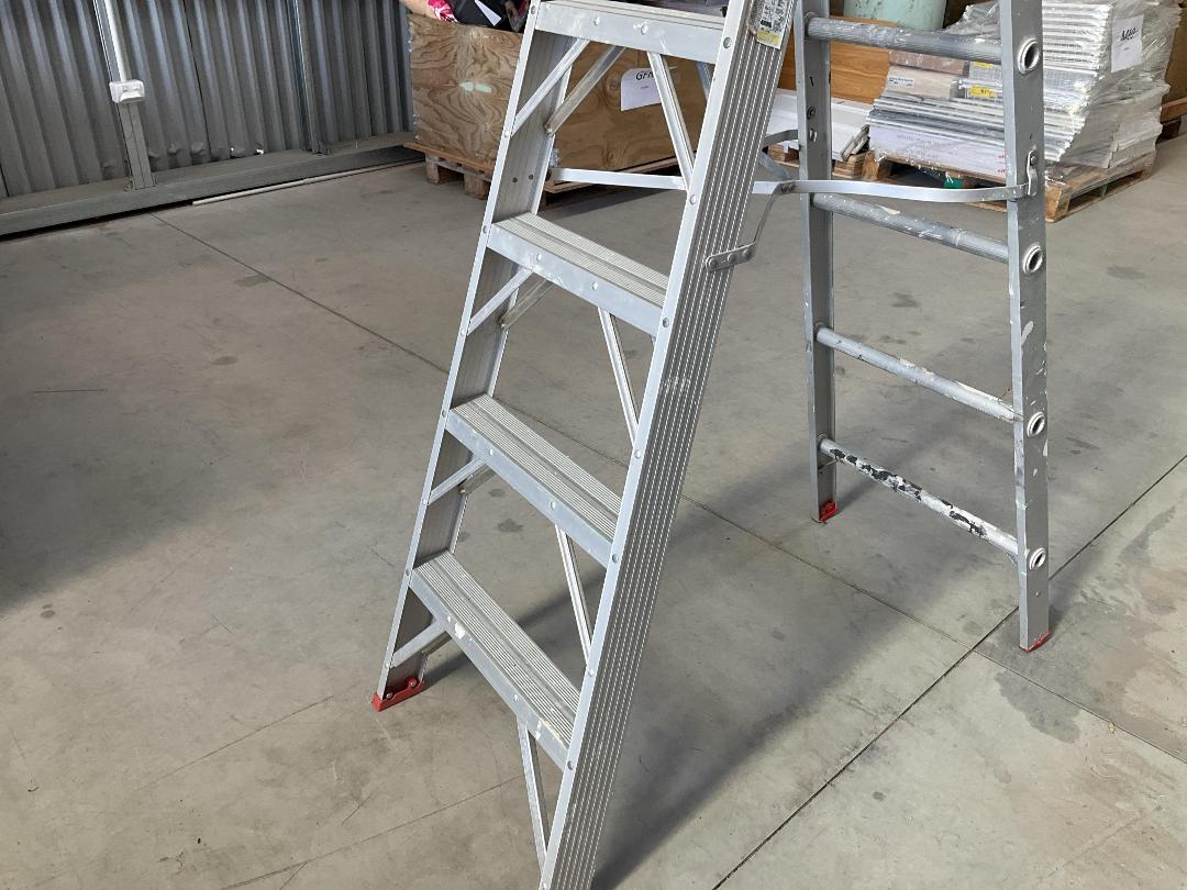 Photo '5' of Indalex 2.1-3.8m Aluminium Ladder