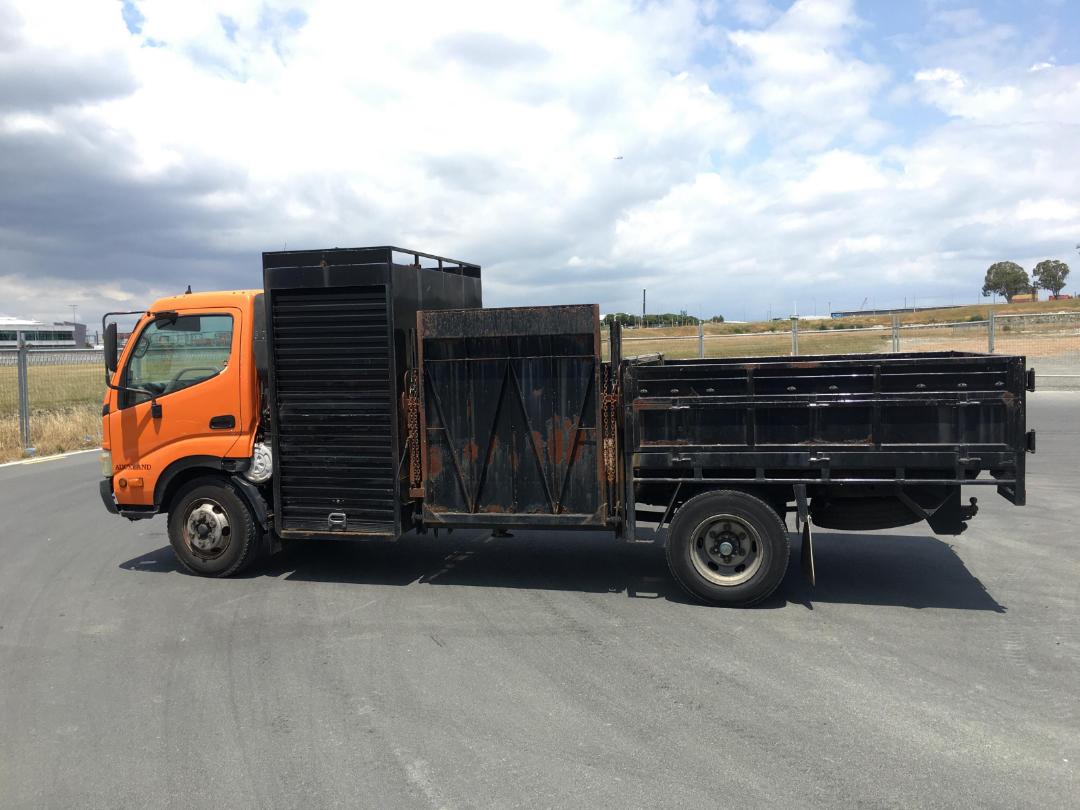 Photo '10' of HINO DUTRO XZU424R-HKFTWQ3 Tipper Photo '10' of HINO DUTRO XZU424R-HKFTWQ3 Tipper