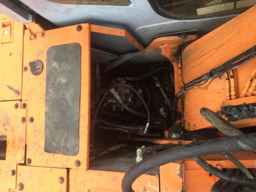 Photo '22' of Hitachi EX135USR Excavator Photo '22' of Hitachi EX135USR Excavator