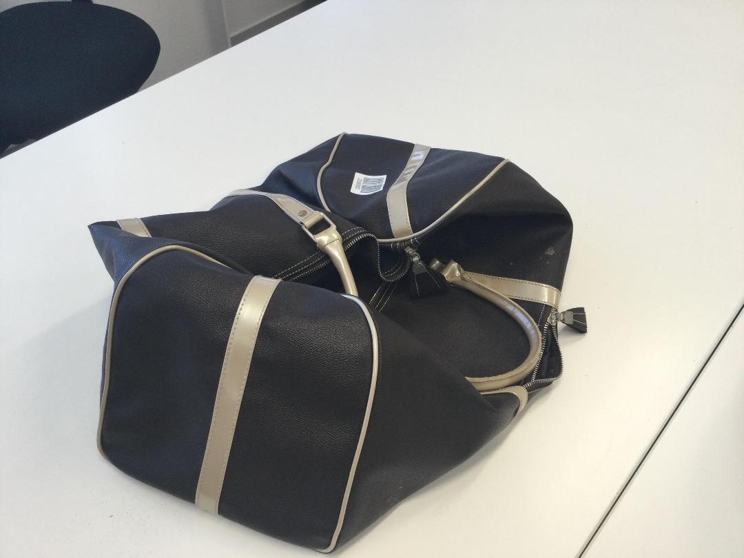 Photo '2' of Carry Bag Photo '2' of Carry Bag