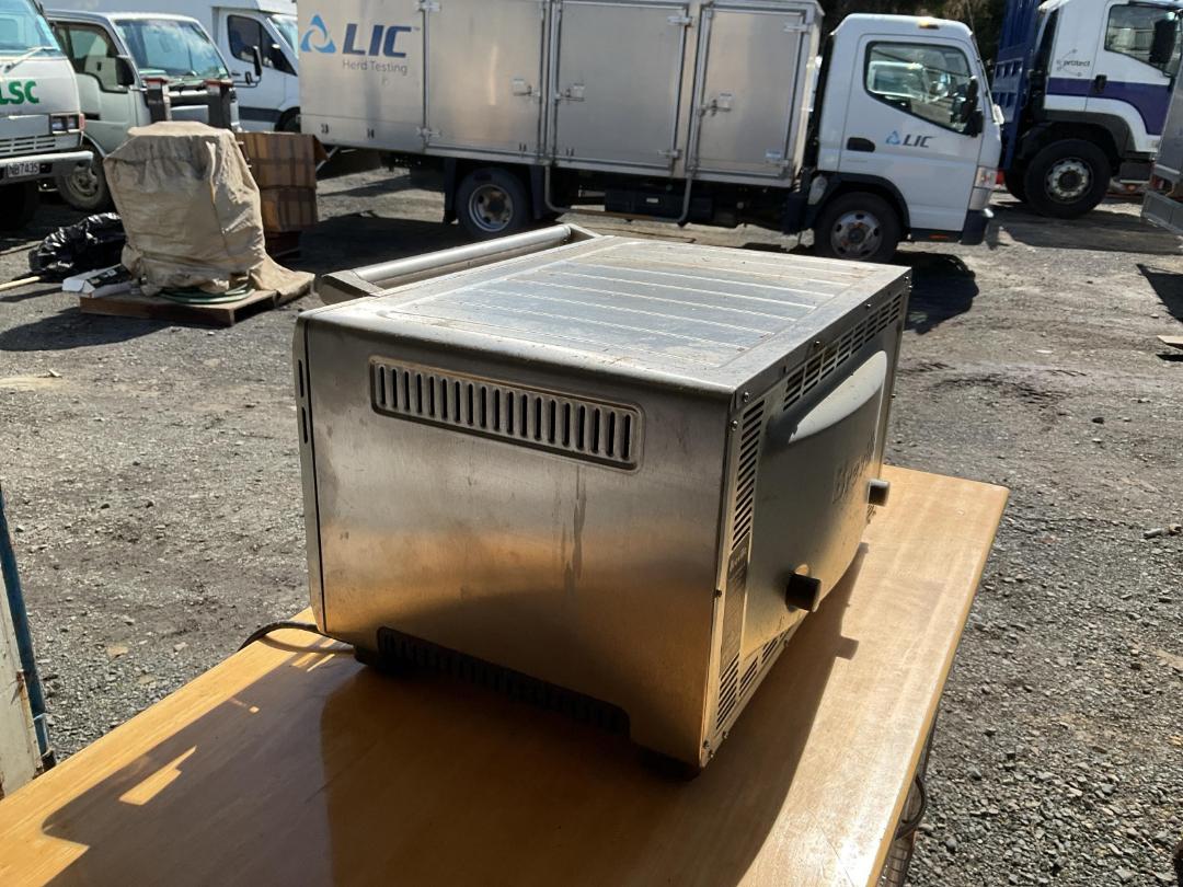 Photo '4' of Breville mini oven