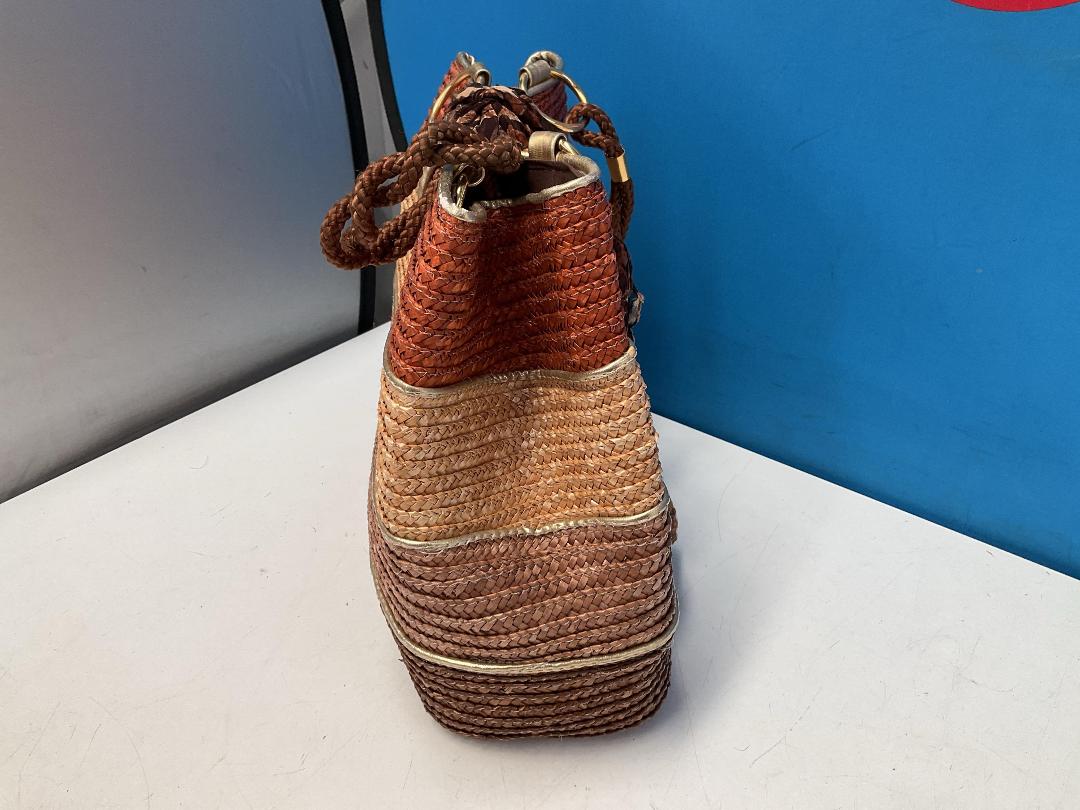 Photo '25' of Miscellaneous Items - Door Mat, Handbag Etc