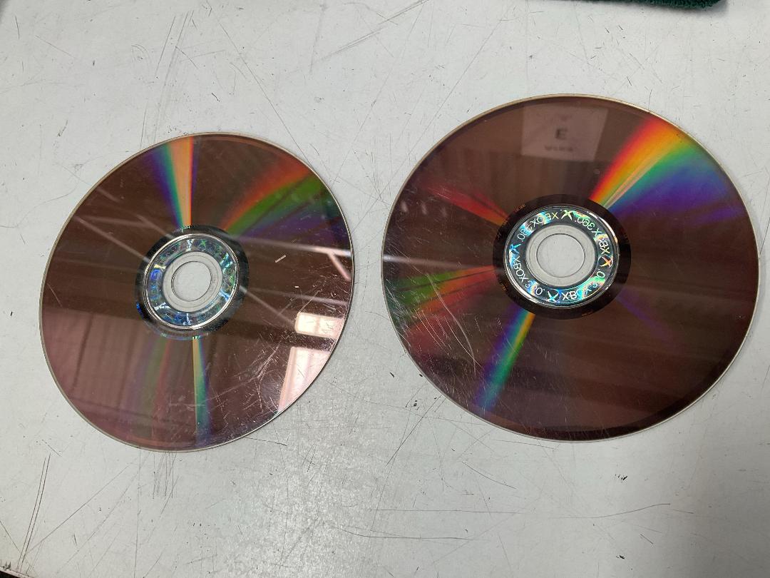 Photo '3' of Misc Items - 2x Halo Xbox 360 Games, Kathmandu Gloves, Hipster Travel Bag Etc